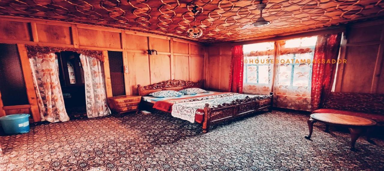 Hotel Houseboat Ambassador Srīnagar Exterior foto