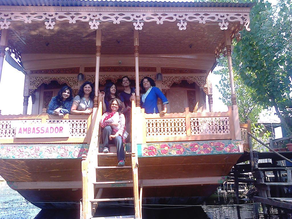 Hotel Houseboat Ambassador Srīnagar Exterior foto